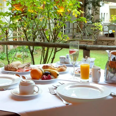 Garden Apart-suites & מלון