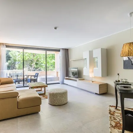 Garden Apart-suites & מלון